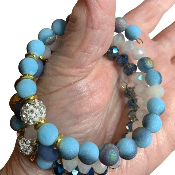 Wrap memory wire bracelet 3-4 wraps depends on your wrist. Blue gold silver - Picture 2 of 3